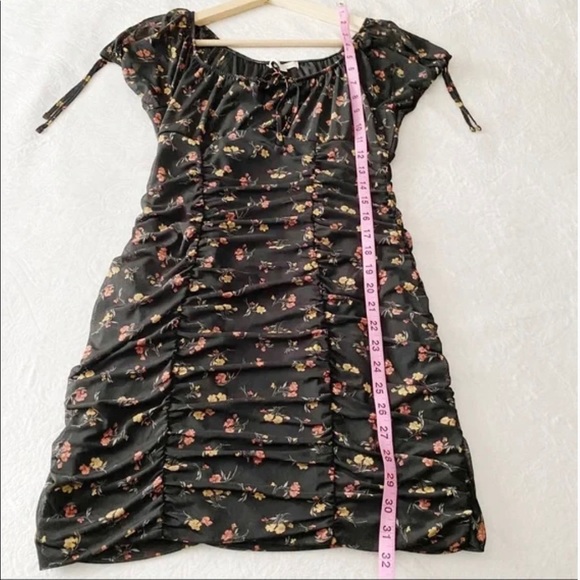 Ruched Floral Print Bodycon Short Sleeve Mini Dress - Picture 6 of 12